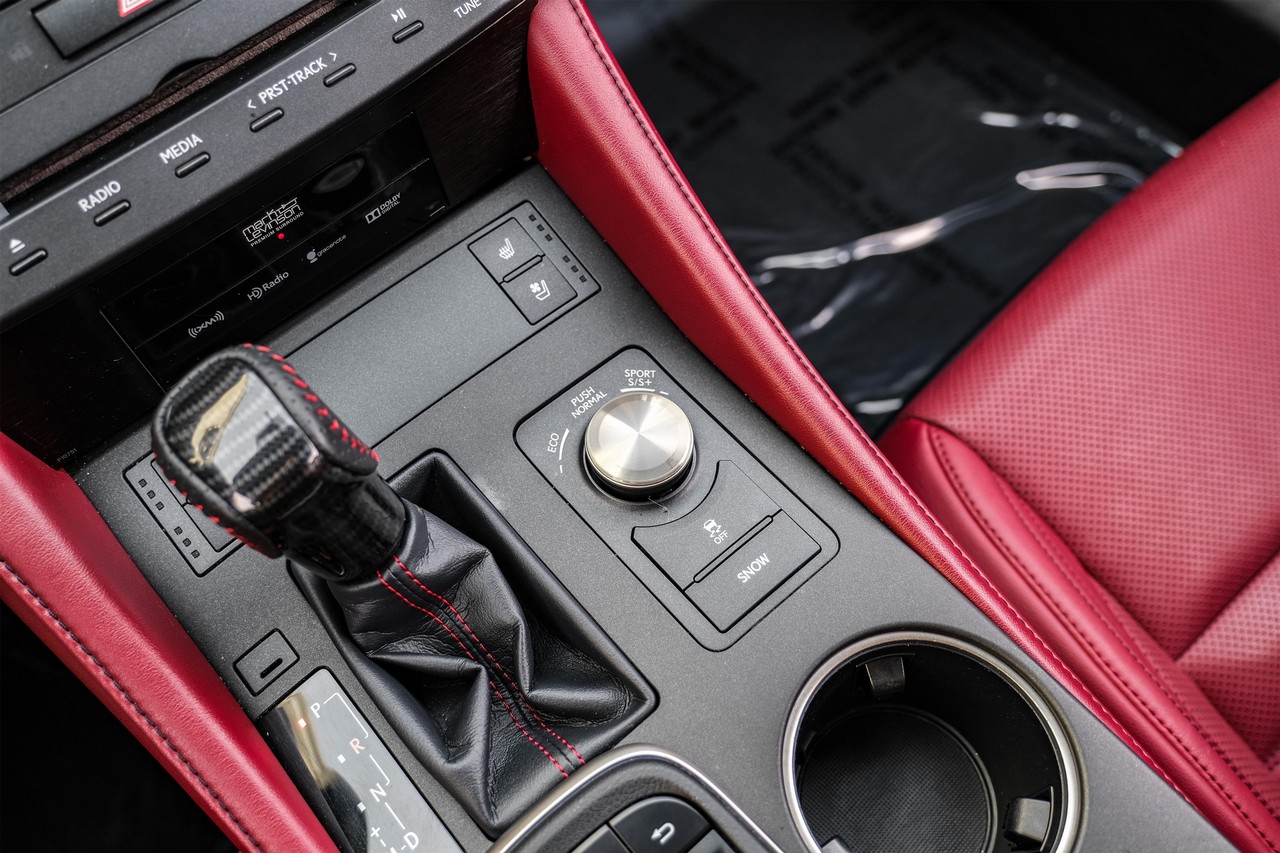 Lexus RC Vehicle Main Gallery Image 27