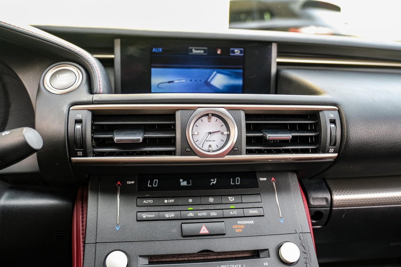 Lexus RC Vehicle Main Gallery Image 30