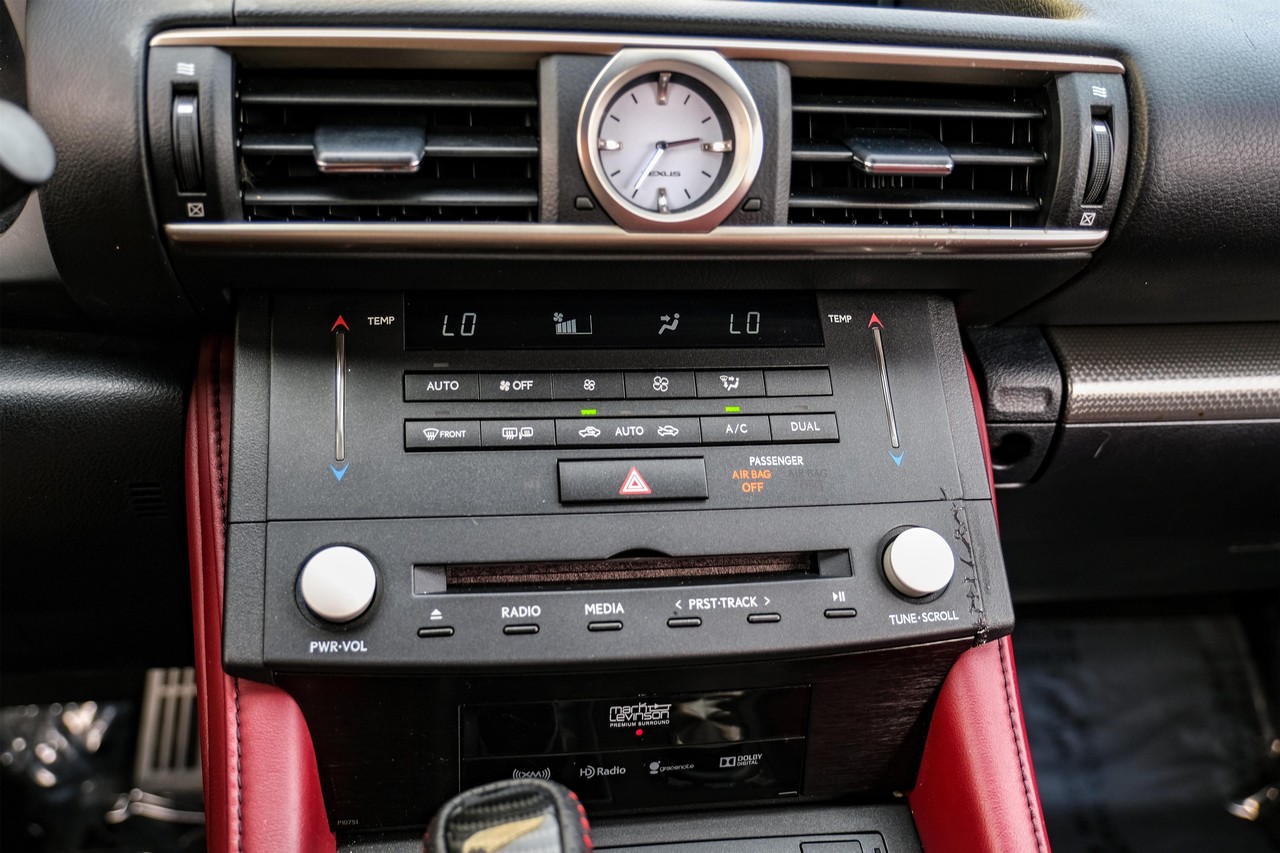 Lexus RC Vehicle Main Gallery Image 31