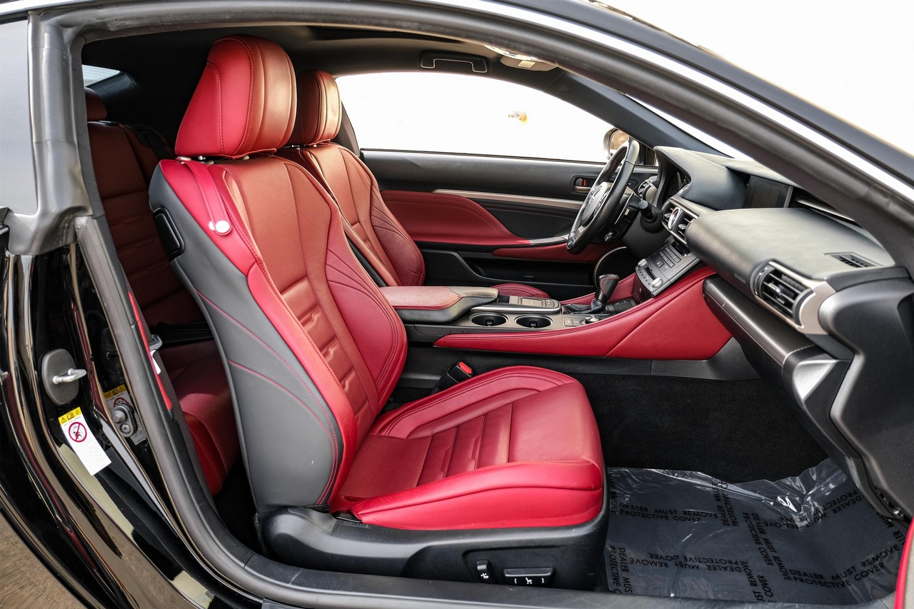 Lexus RC Vehicle Main Gallery Image 38