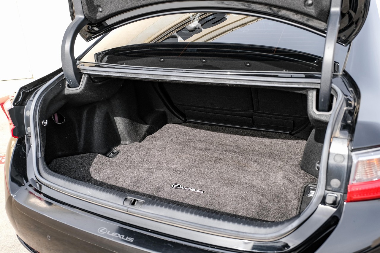 Lexus RC Vehicle Main Gallery Image 50