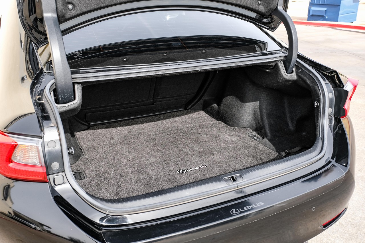 Lexus RC Vehicle Main Gallery Image 51