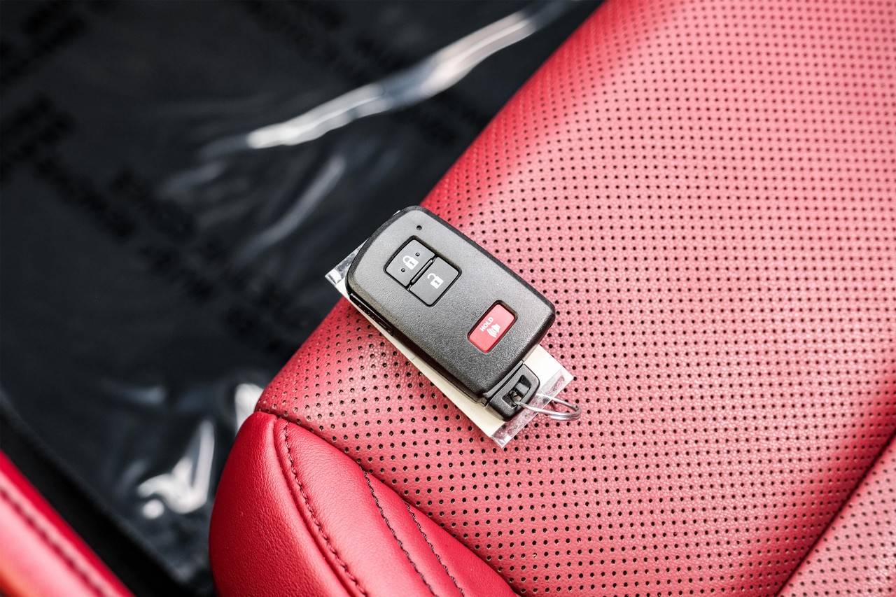 Lexus RC Vehicle Main Gallery Image 56