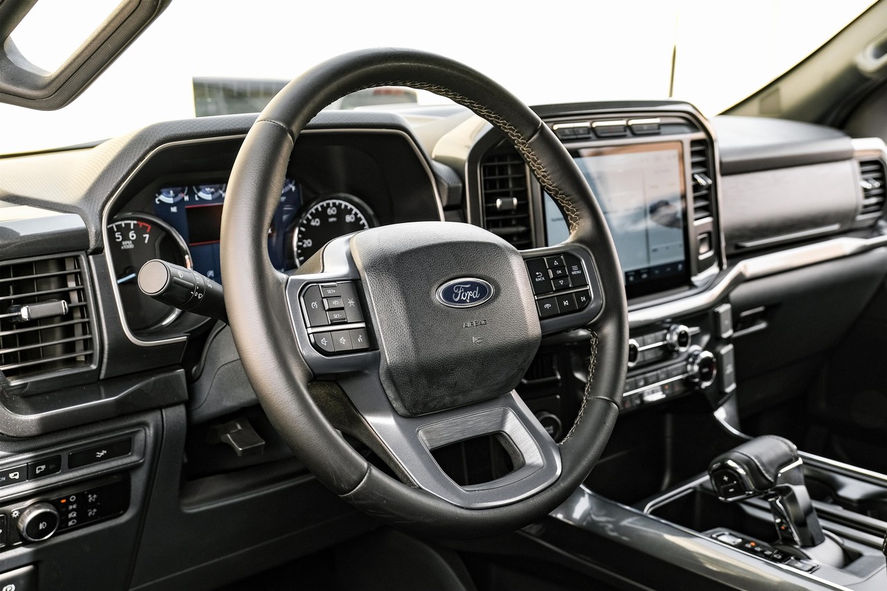 Ford F-150 Vehicle Main Gallery Image 16