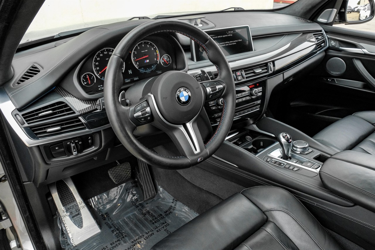 BMW X5 M Vehicle Main Gallery Image 03