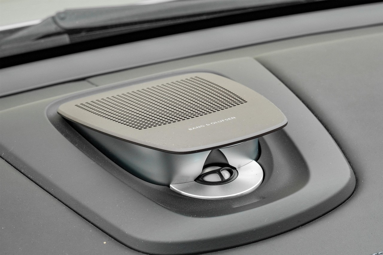 BMW X5 M Vehicle Main Gallery Image 34