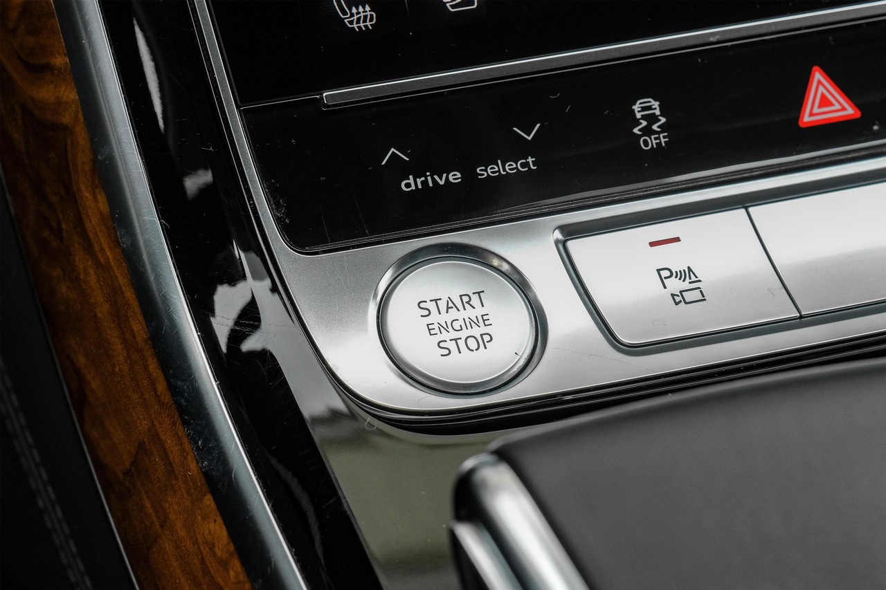 Audi A8 Vehicle Main Gallery Image 23