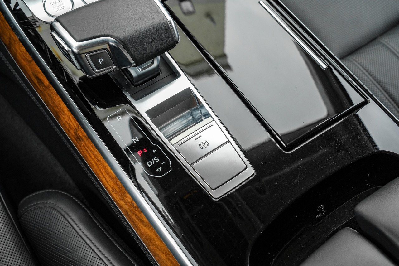 Audi A8 Vehicle Main Gallery Image 30