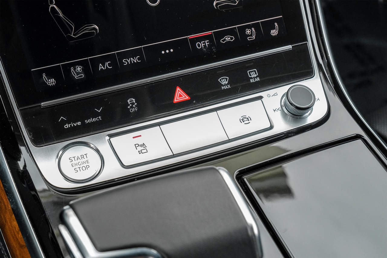 Audi A8 Vehicle Main Gallery Image 32