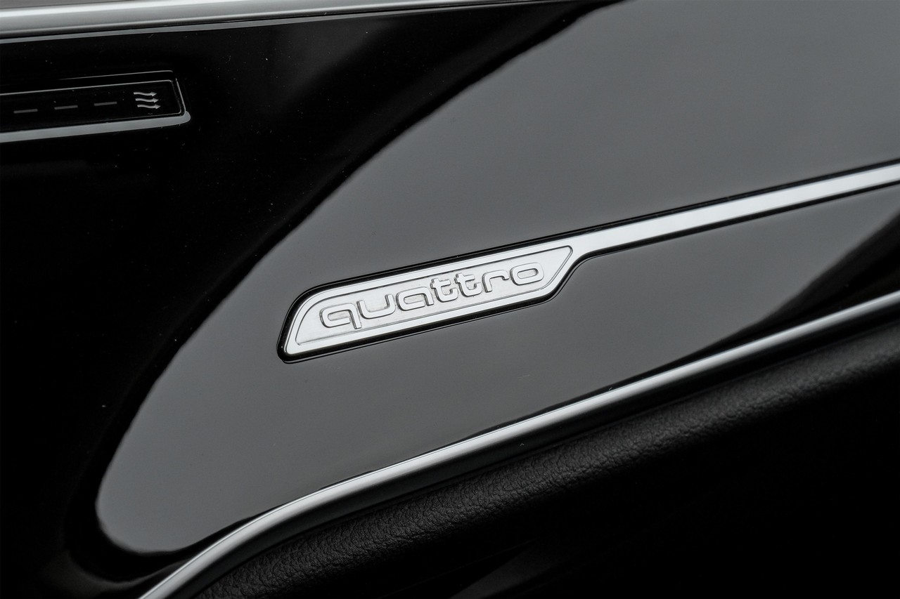 Audi A8 Vehicle Main Gallery Image 34