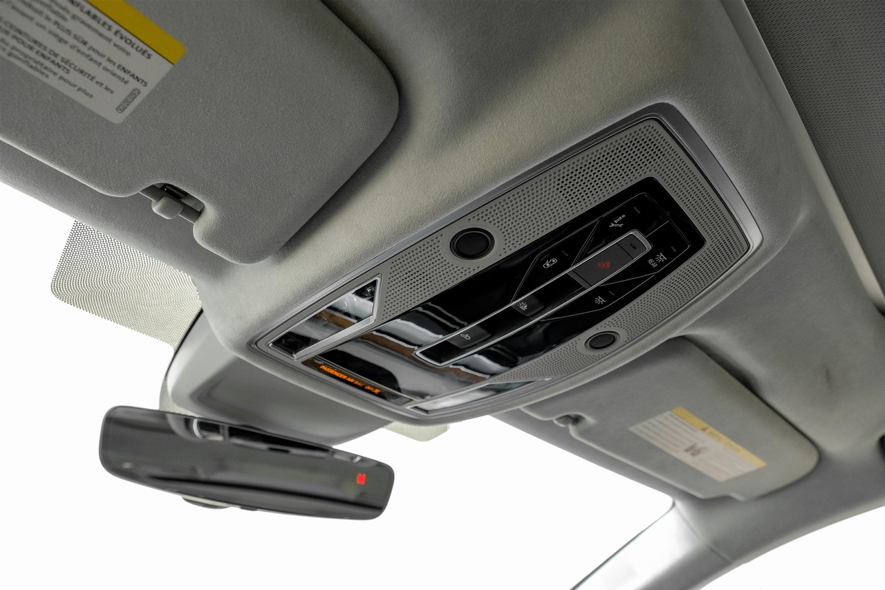 Audi A8 Vehicle Main Gallery Image 35