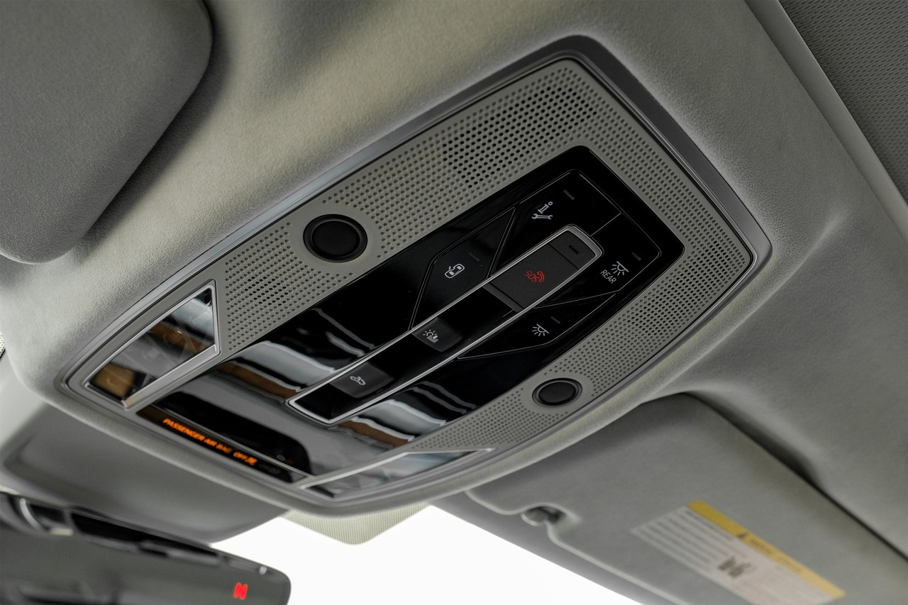 Audi A8 Vehicle Main Gallery Image 36