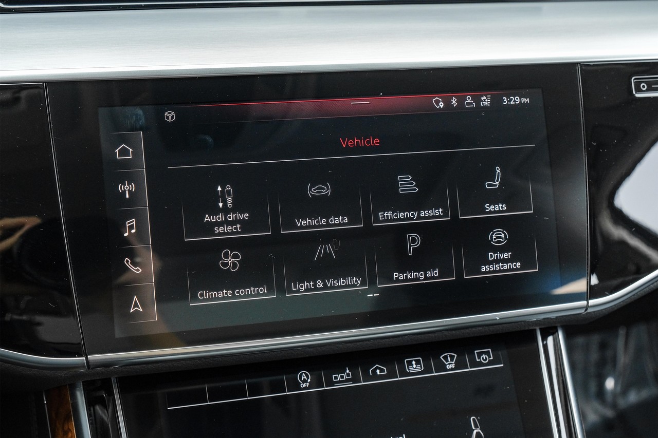 Audi A8 Vehicle Main Gallery Image 37