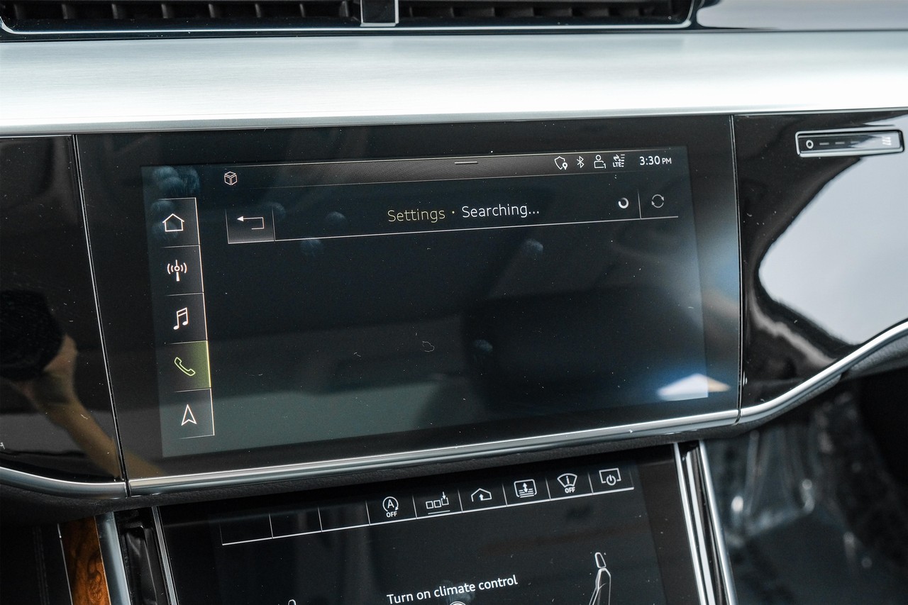 Audi A8 Vehicle Main Gallery Image 41