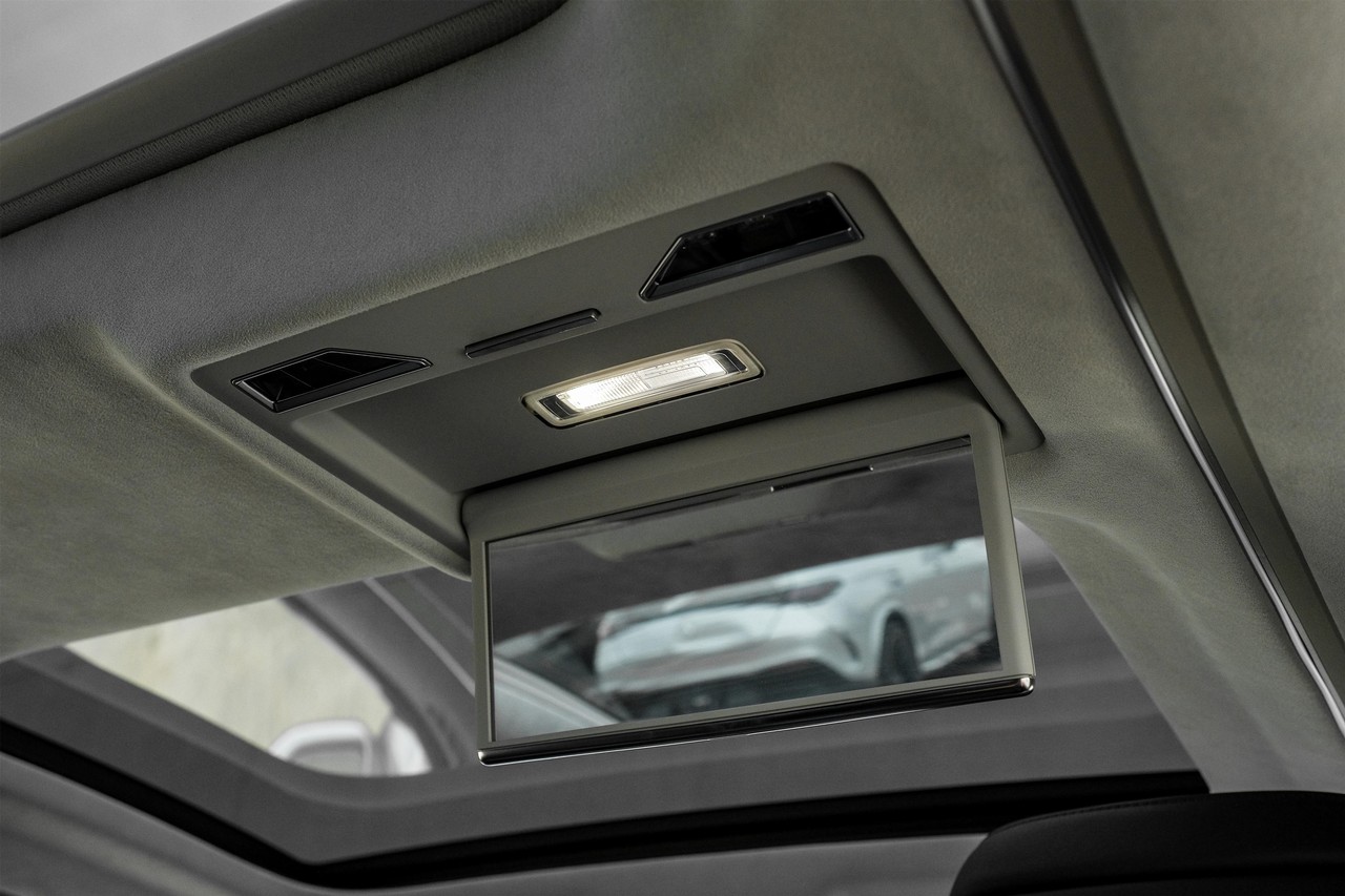 Audi A8 Vehicle Main Gallery Image 50