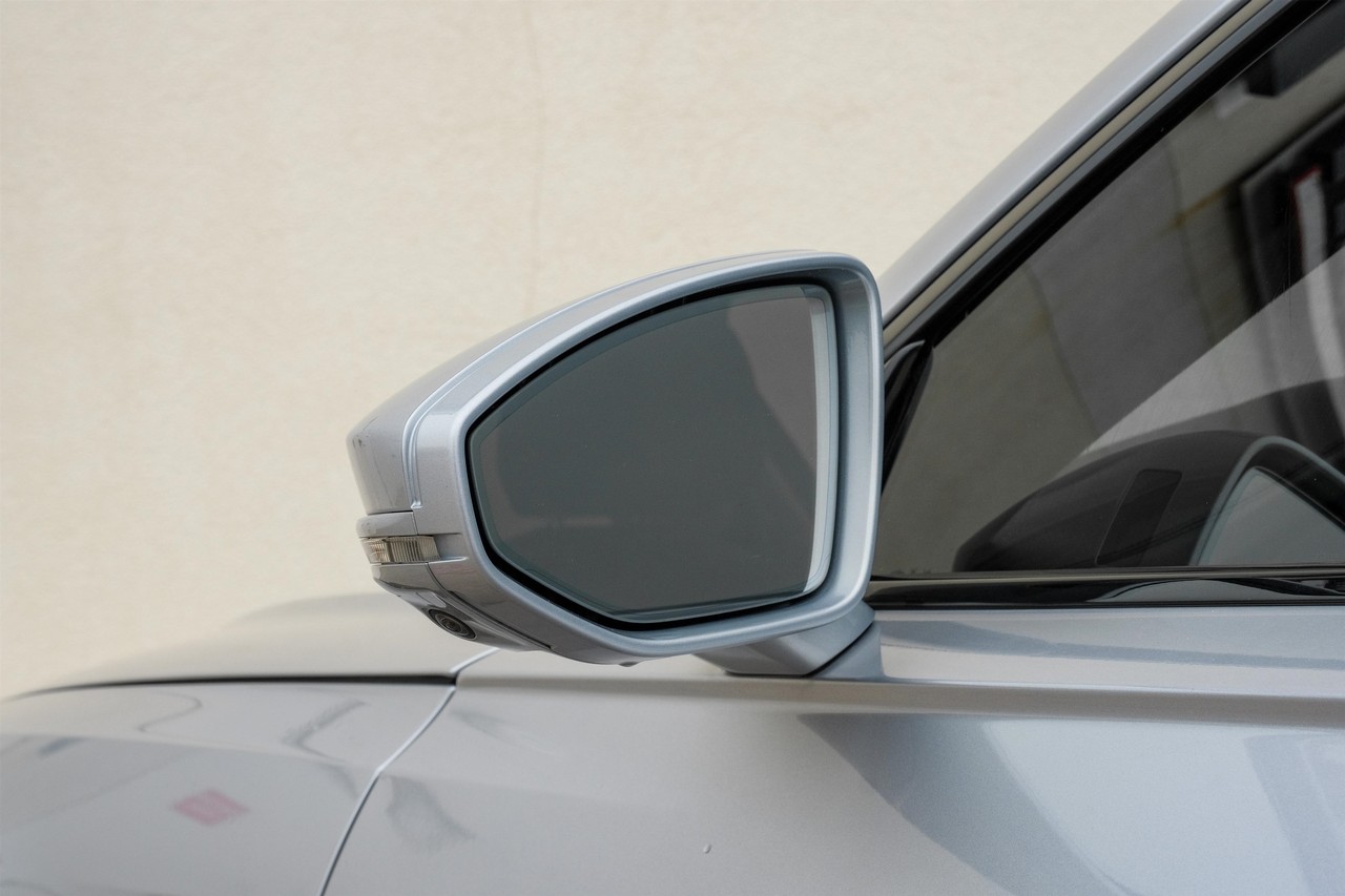 Audi A8 Vehicle Main Gallery Image 54