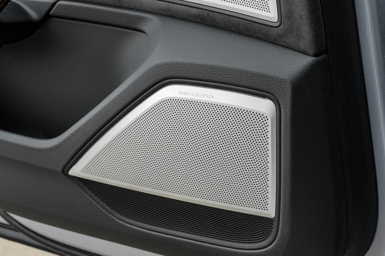 Audi A8 Vehicle Main Gallery Image 60