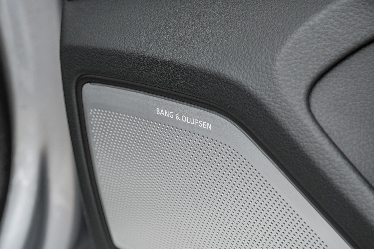 Audi A8 Vehicle Main Gallery Image 61