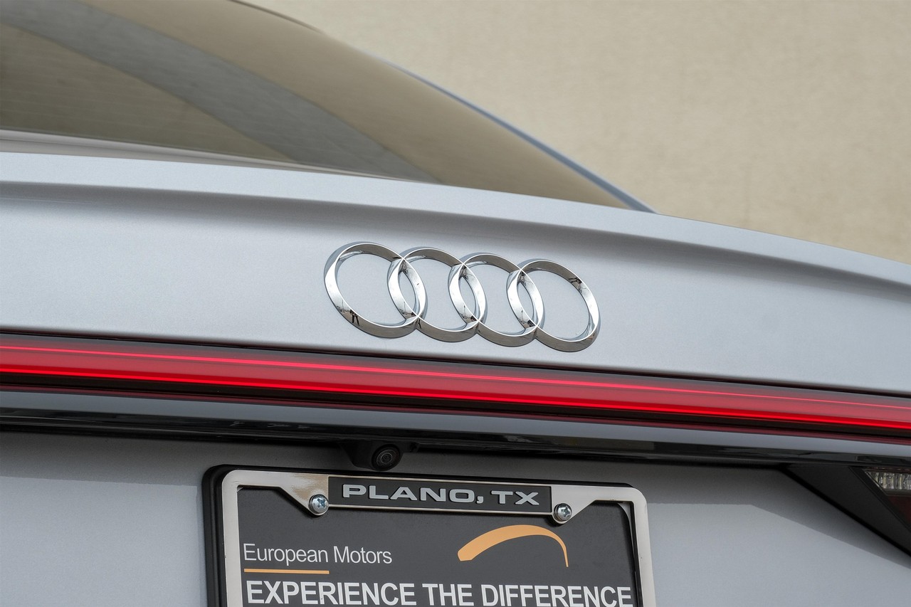 Audi A8 Vehicle Main Gallery Image 68