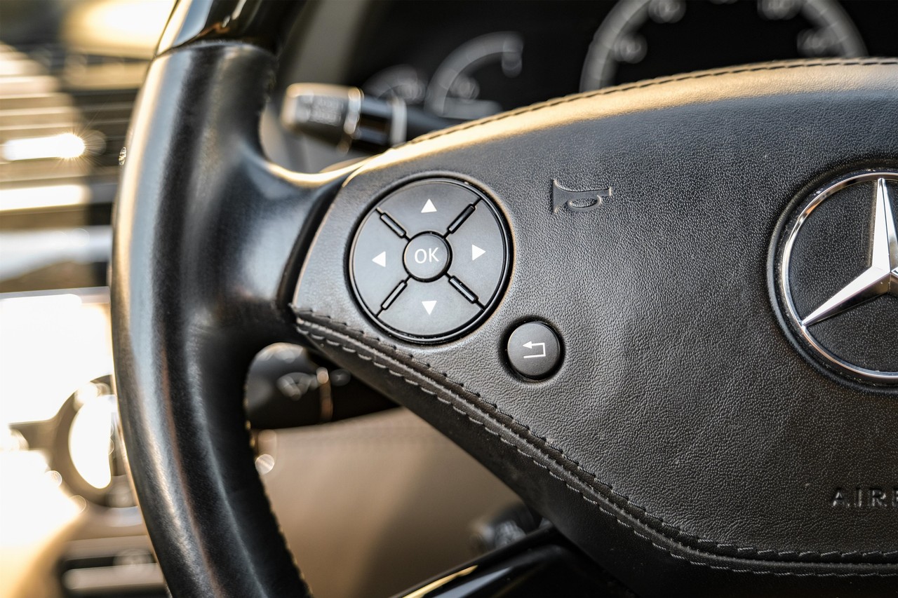 Mercedes-Benz S 600 Vehicle Main Gallery Image 17