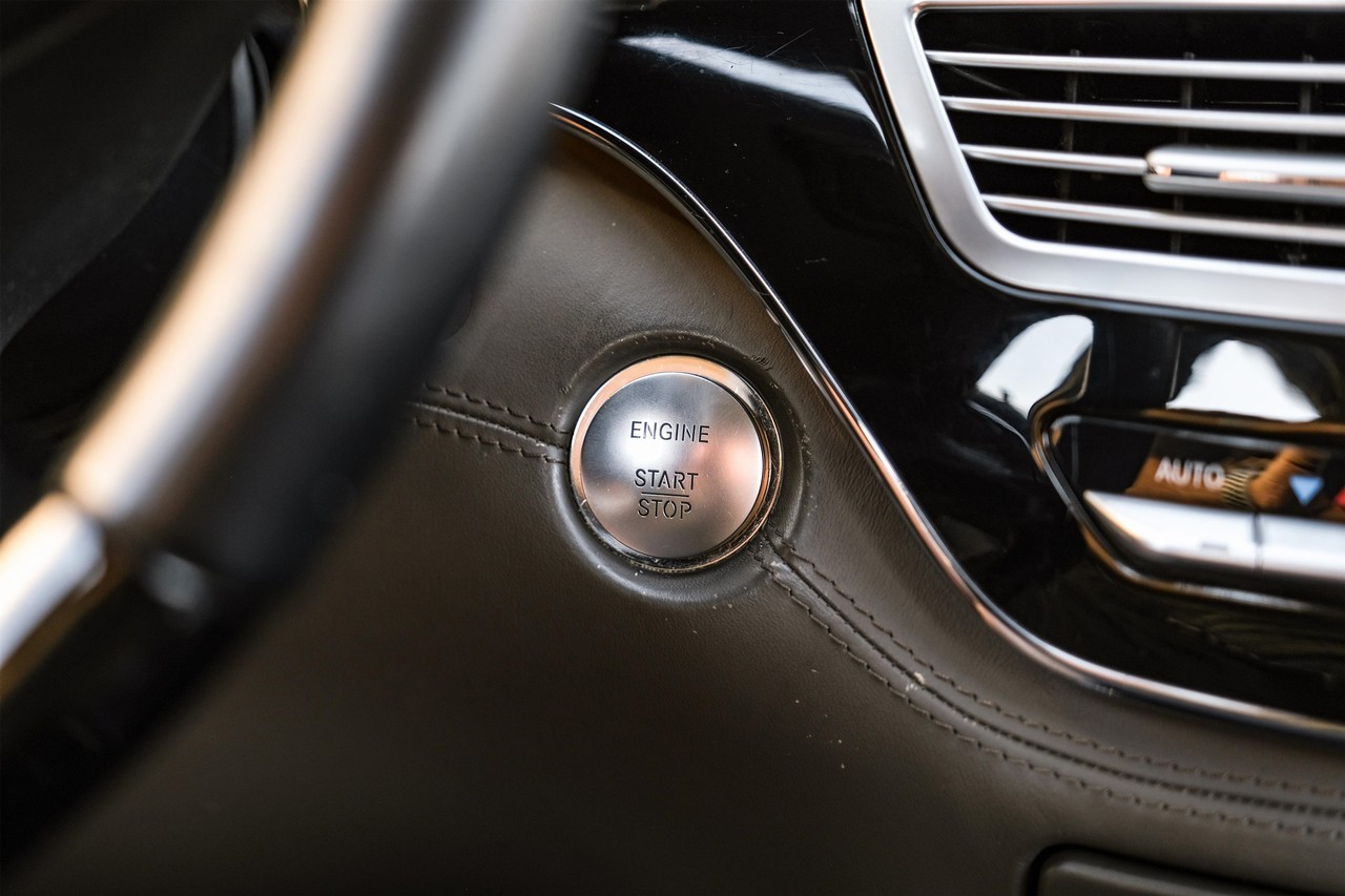 Mercedes-Benz S 600 Vehicle Main Gallery Image 21