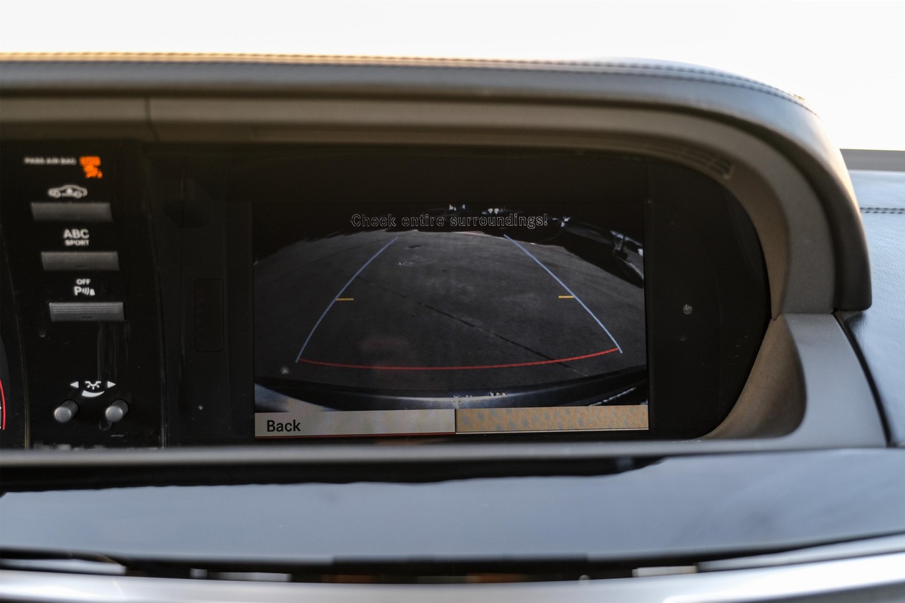 Mercedes-Benz S 600 Vehicle Main Gallery Image 22