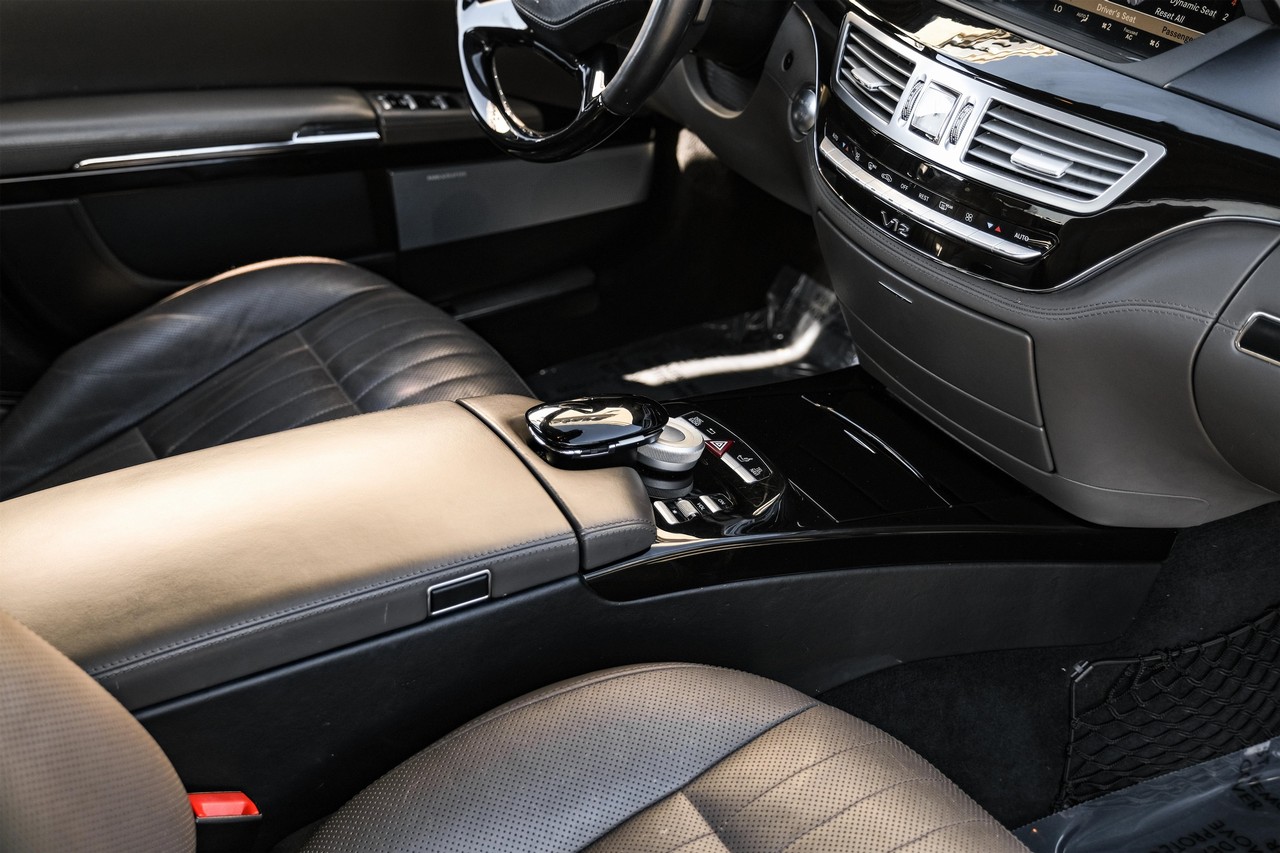 Mercedes-Benz S 600 Vehicle Main Gallery Image 23