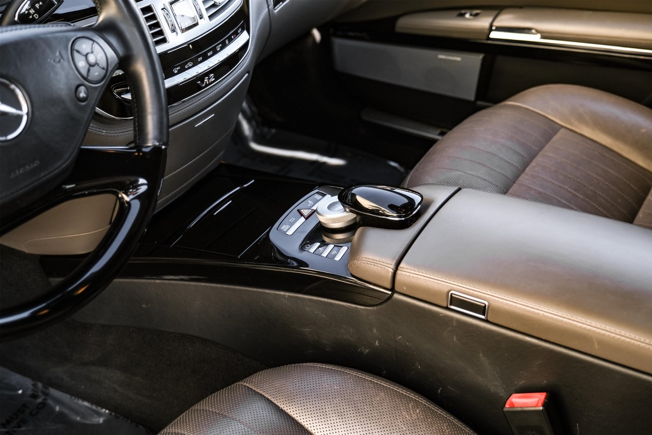 Mercedes-Benz S 600 Vehicle Main Gallery Image 24