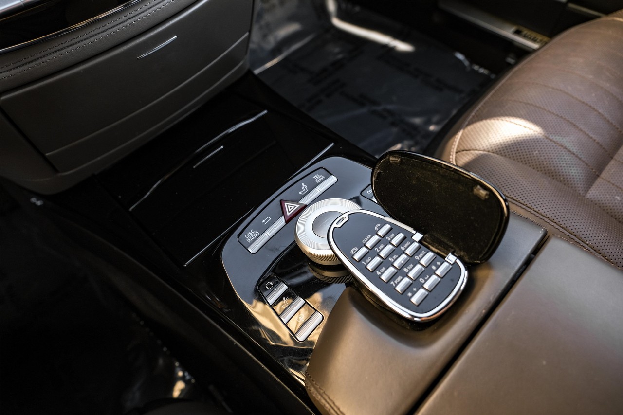 Mercedes-Benz S 600 Vehicle Main Gallery Image 25