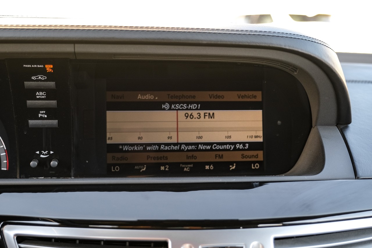 Mercedes-Benz S 600 Vehicle Main Gallery Image 26