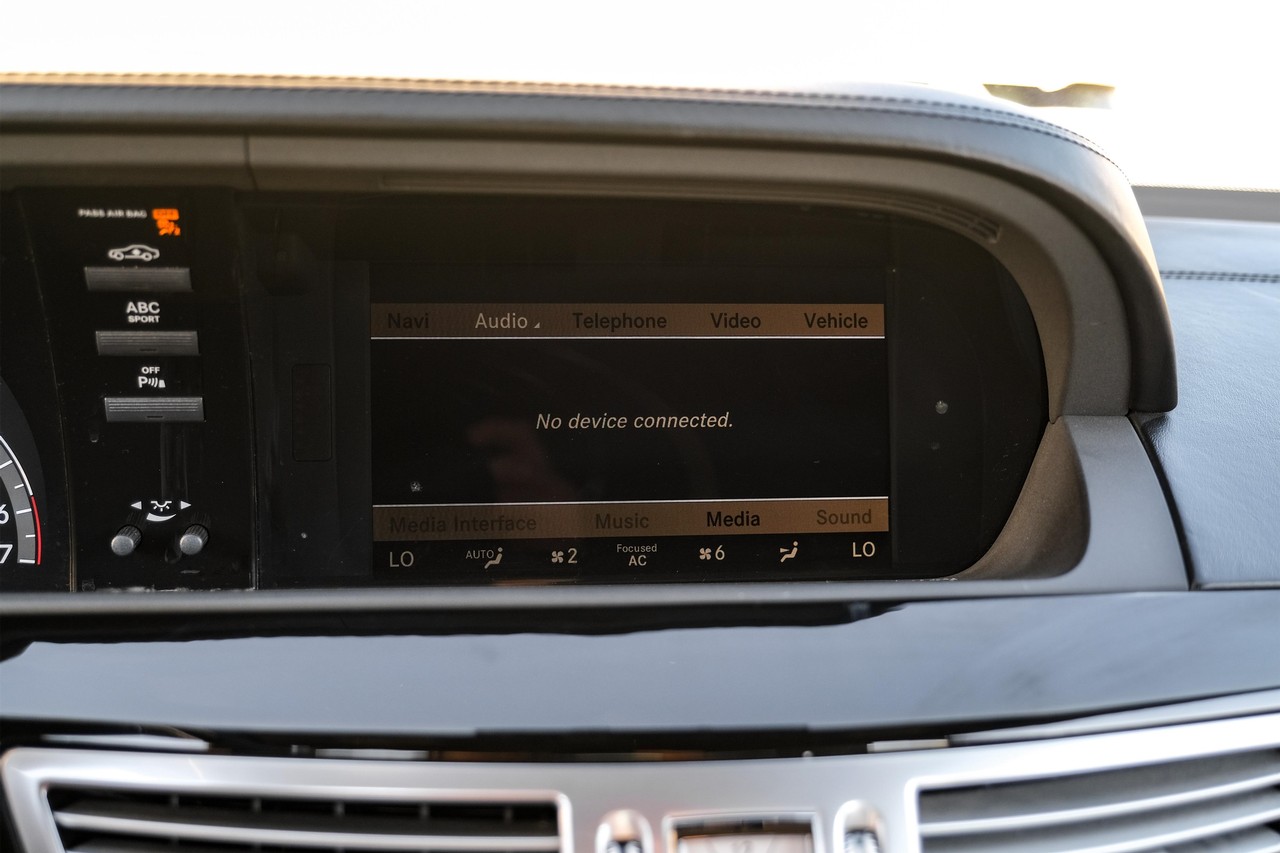 Mercedes-Benz S 600 Vehicle Main Gallery Image 27