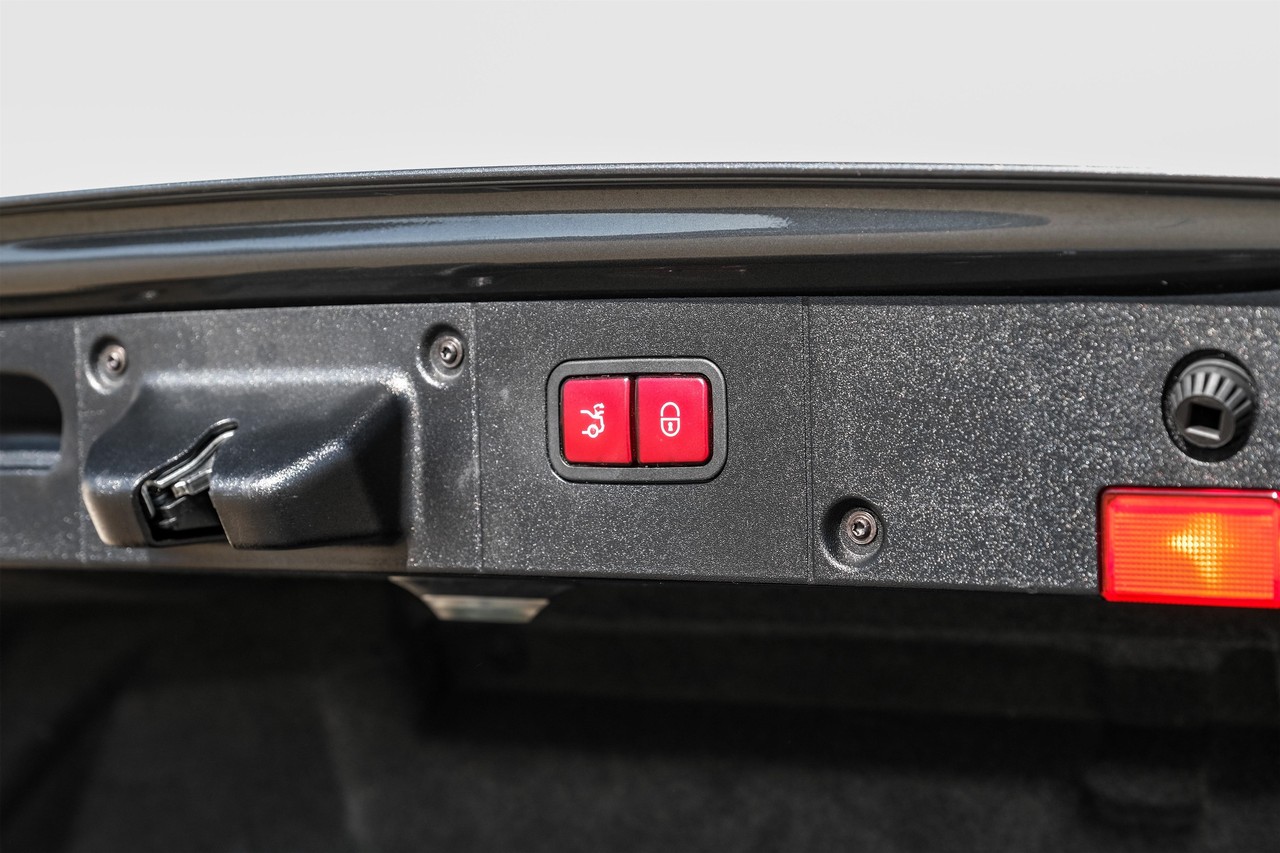 Mercedes-Benz S 600 Vehicle Main Gallery Image 60