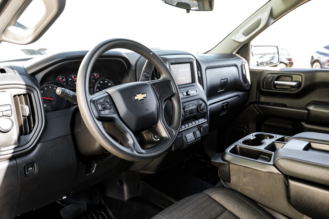 Chevrolet Silverado 1500 Vehicle Main Gallery Image 03