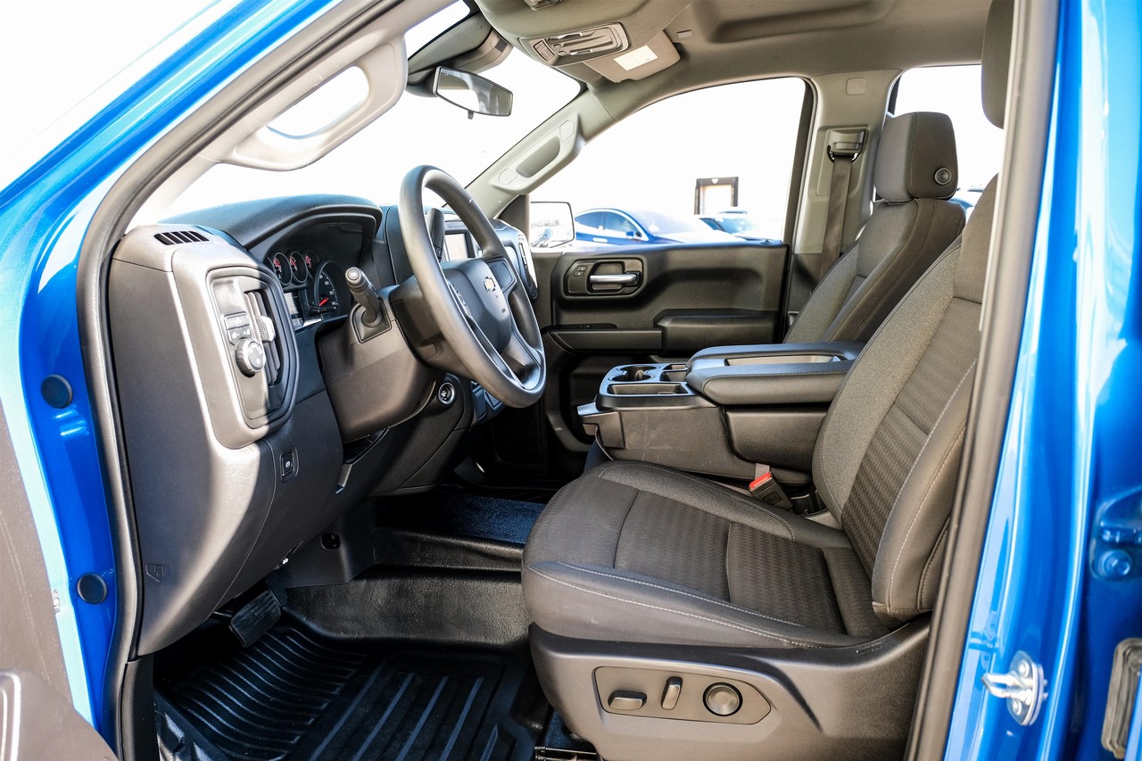 Chevrolet Silverado 1500 Vehicle Main Gallery Image 04