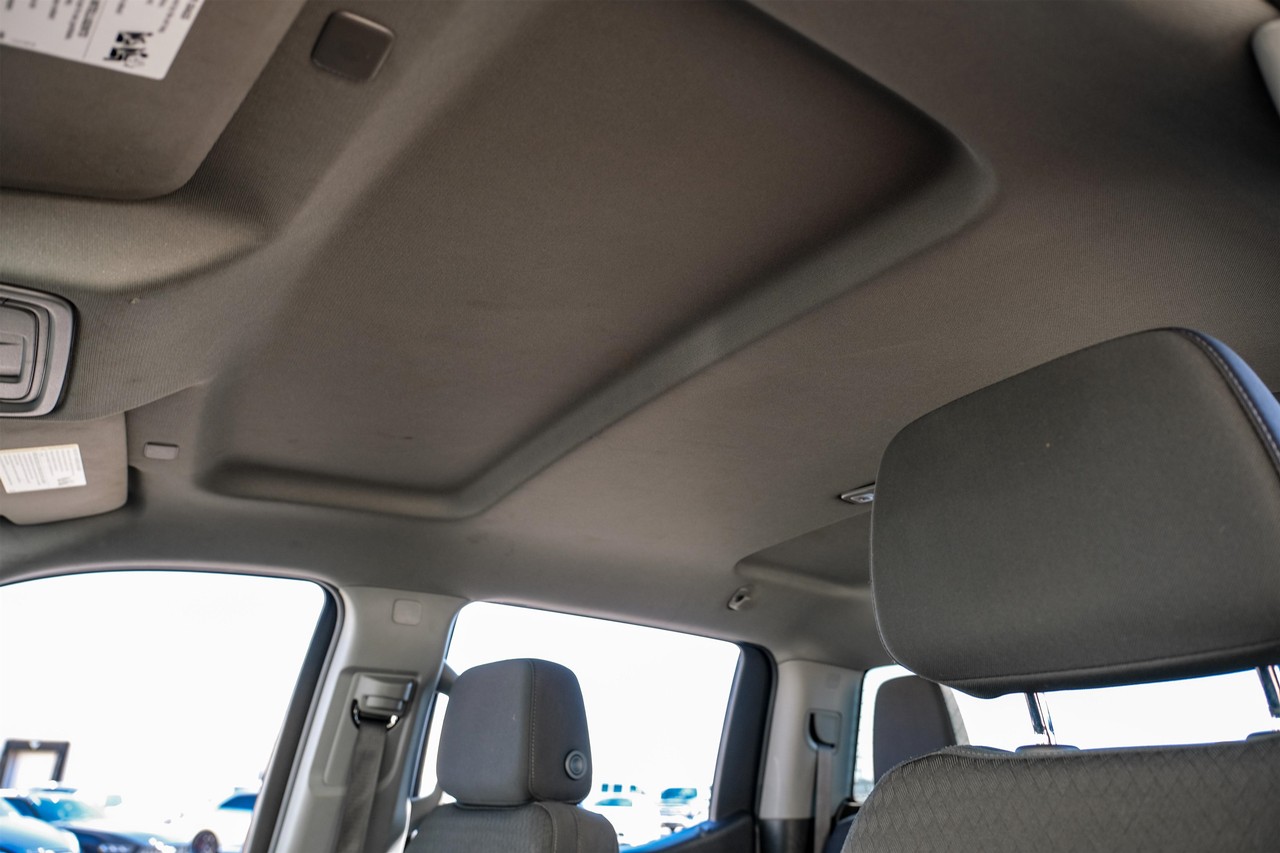 Chevrolet Silverado 1500 Vehicle Main Gallery Image 05