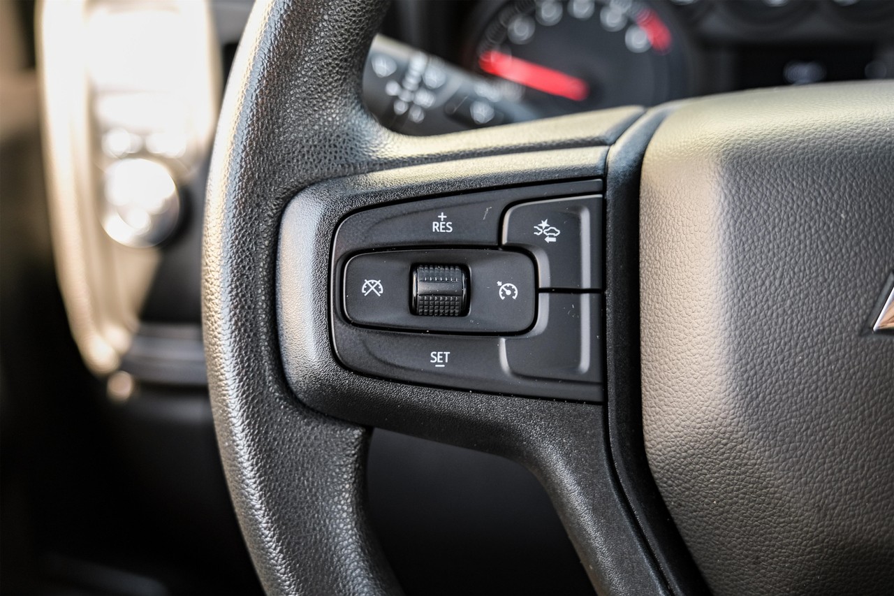 Chevrolet Silverado 1500 Vehicle Main Gallery Image 17