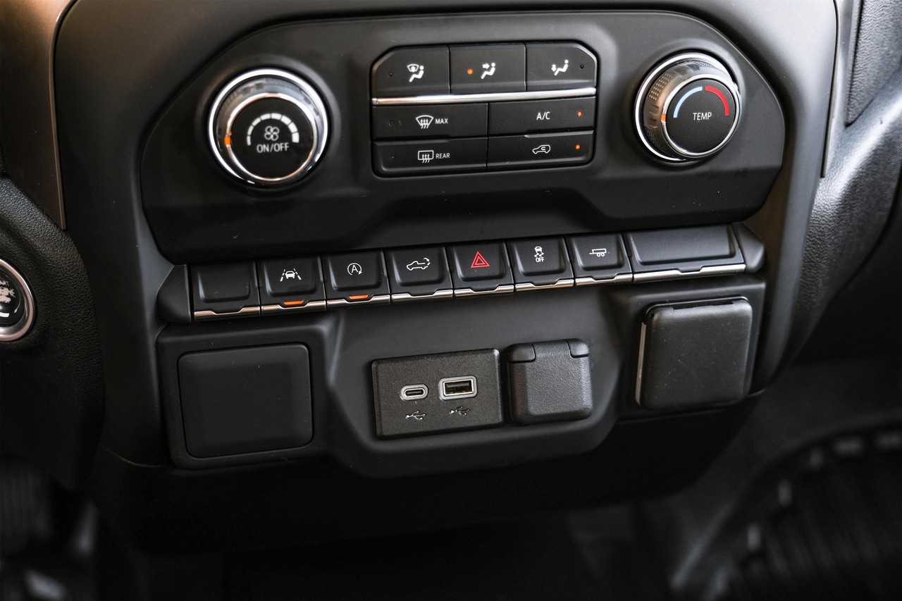 Chevrolet Silverado 1500 Vehicle Main Gallery Image 25