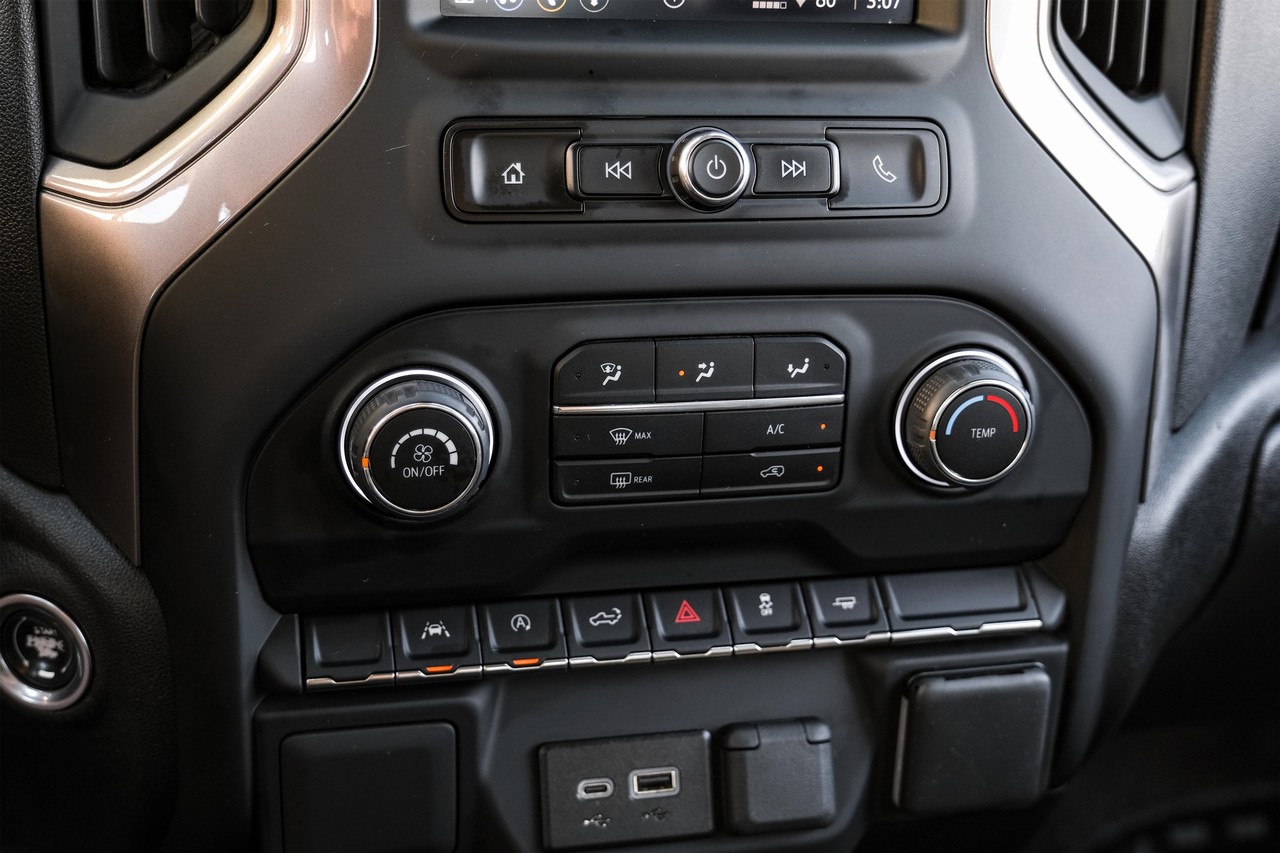 Chevrolet Silverado 1500 Vehicle Main Gallery Image 26