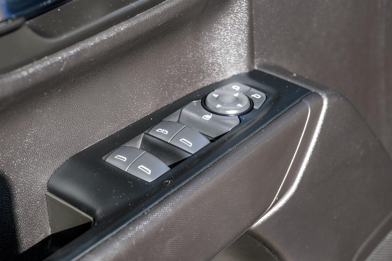 Chevrolet Silverado 1500 Vehicle Main Gallery Image 42