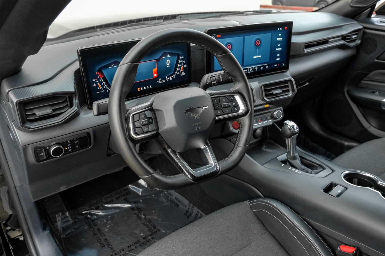 Ford Mustang Vehicle Main Gallery Image 03