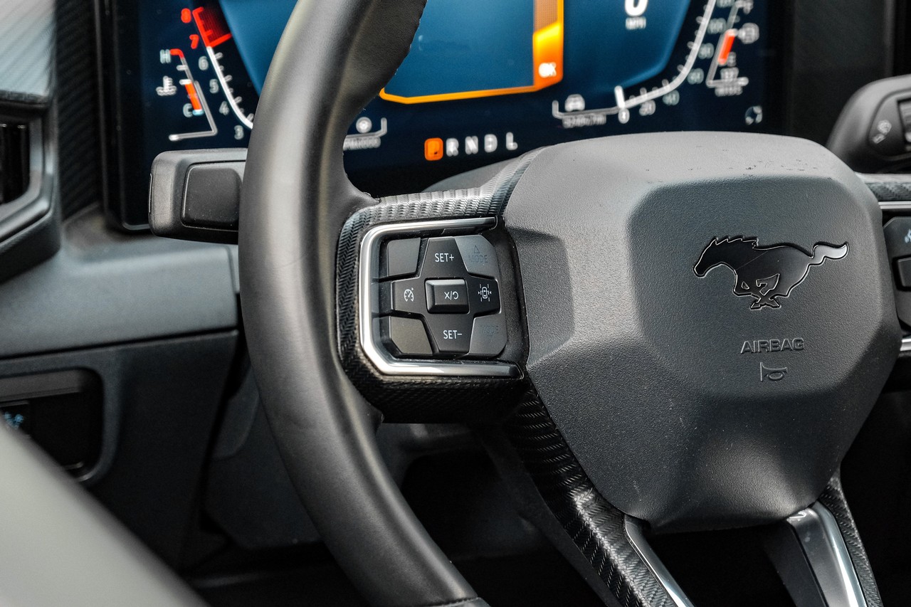 Ford Mustang Vehicle Main Gallery Image 15