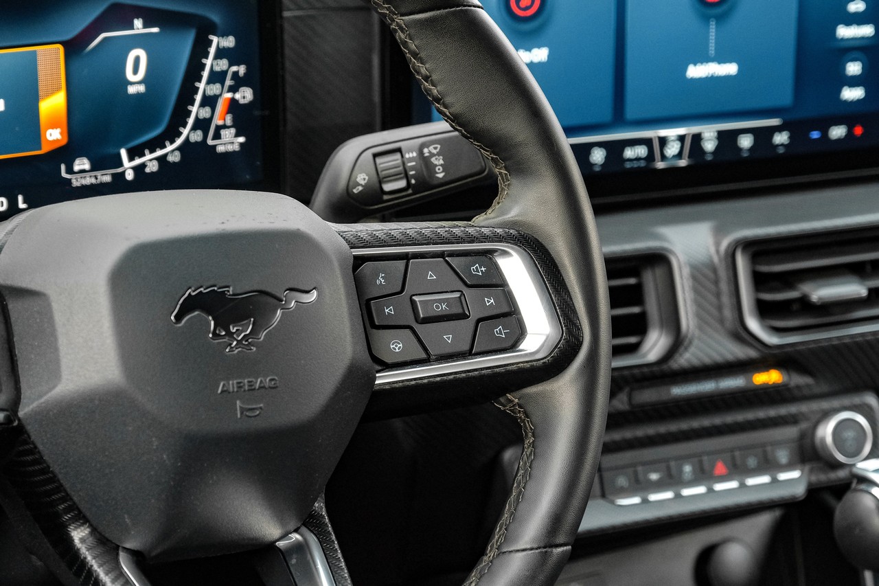 Ford Mustang Vehicle Main Gallery Image 16