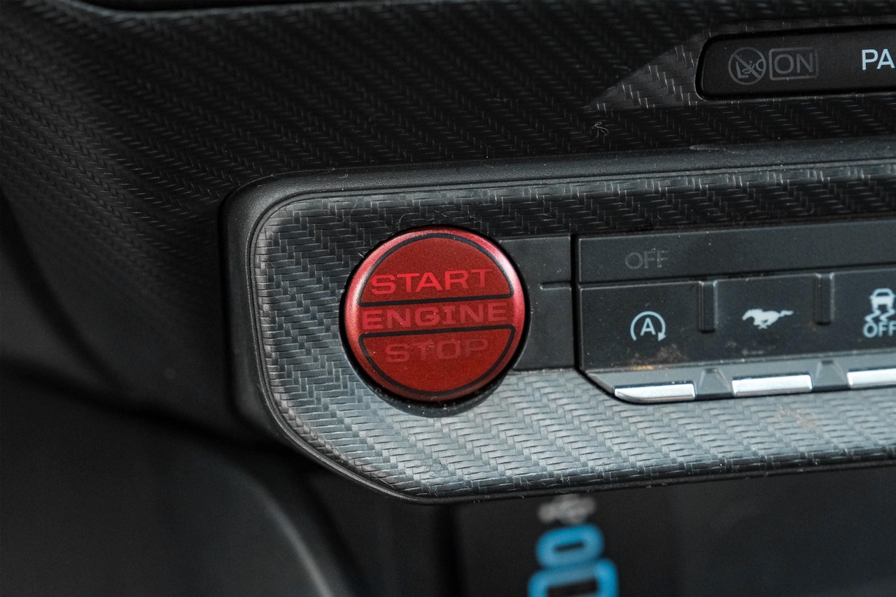 Ford Mustang Vehicle Main Gallery Image 19