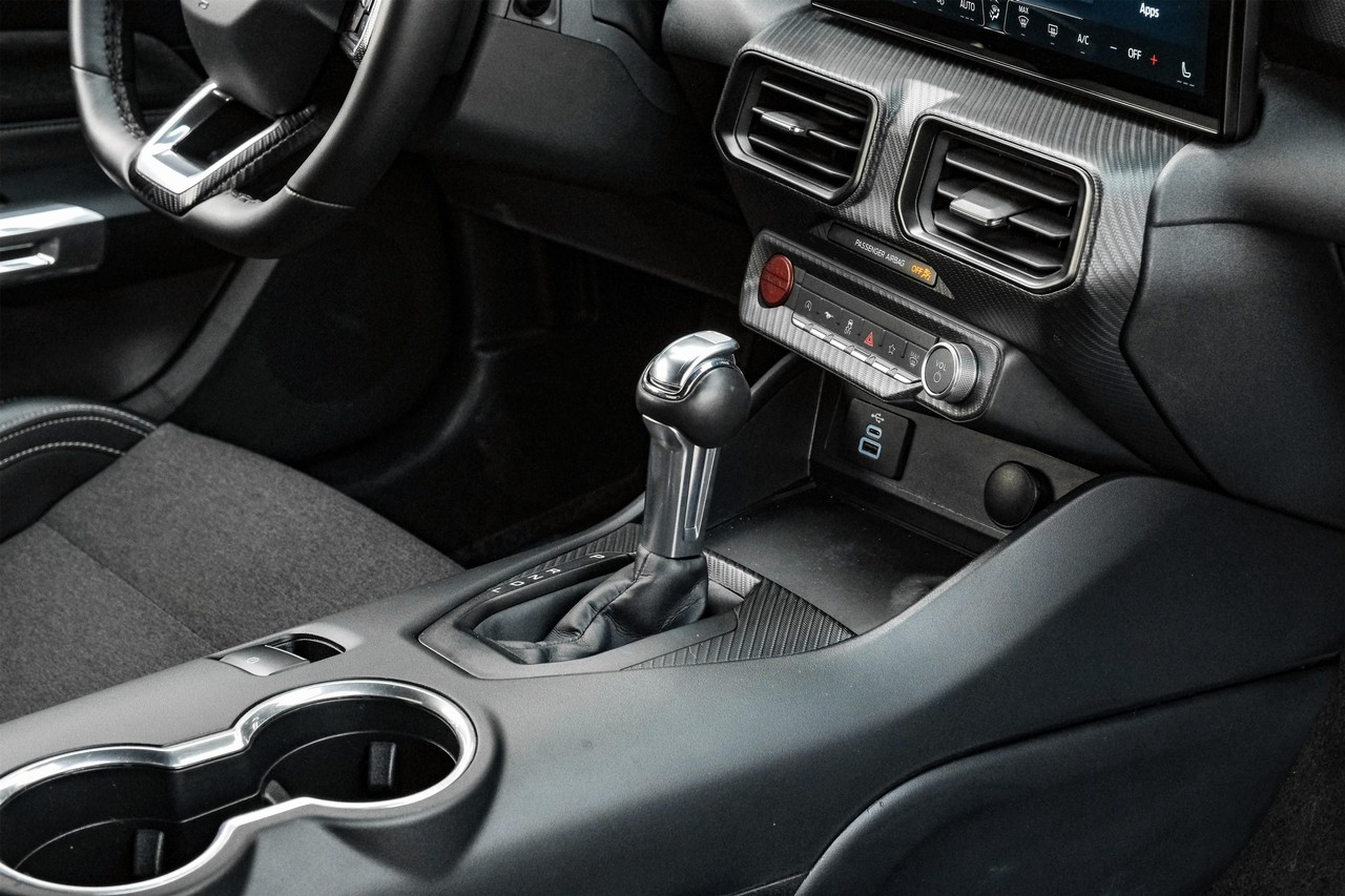 Ford Mustang Vehicle Main Gallery Image 21