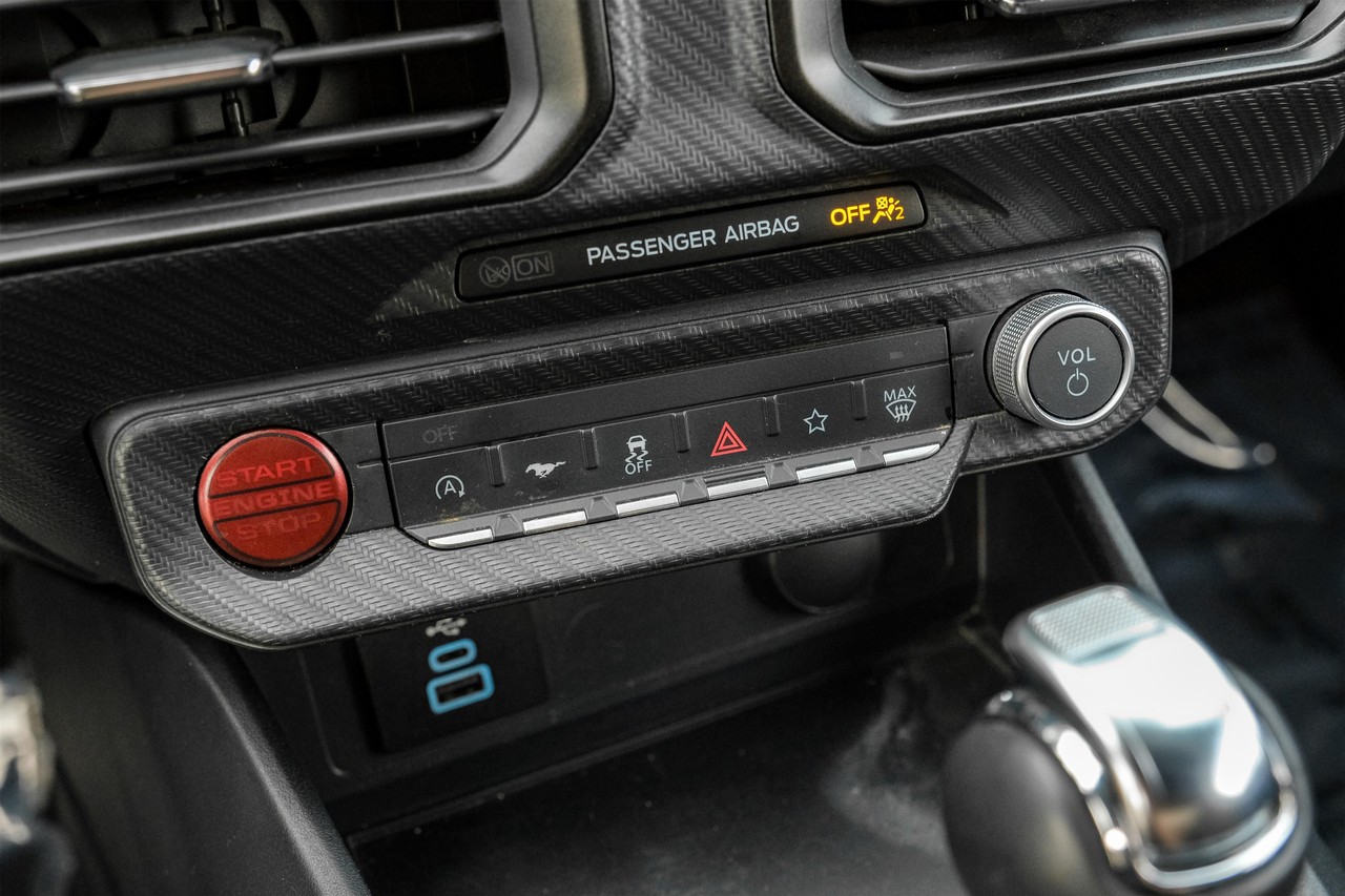 Ford Mustang Vehicle Main Gallery Image 25