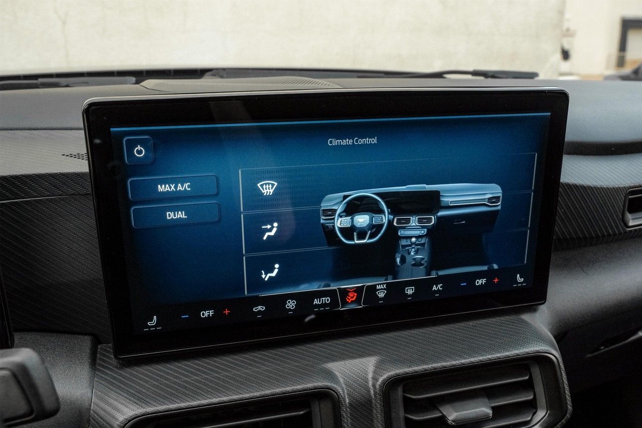 Ford Mustang Vehicle Main Gallery Image 29