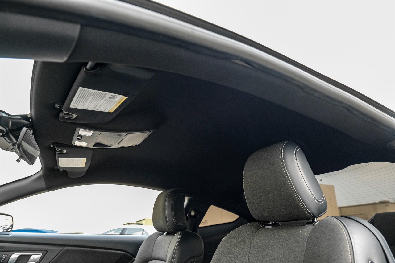 Ford Mustang Vehicle Main Gallery Image 31