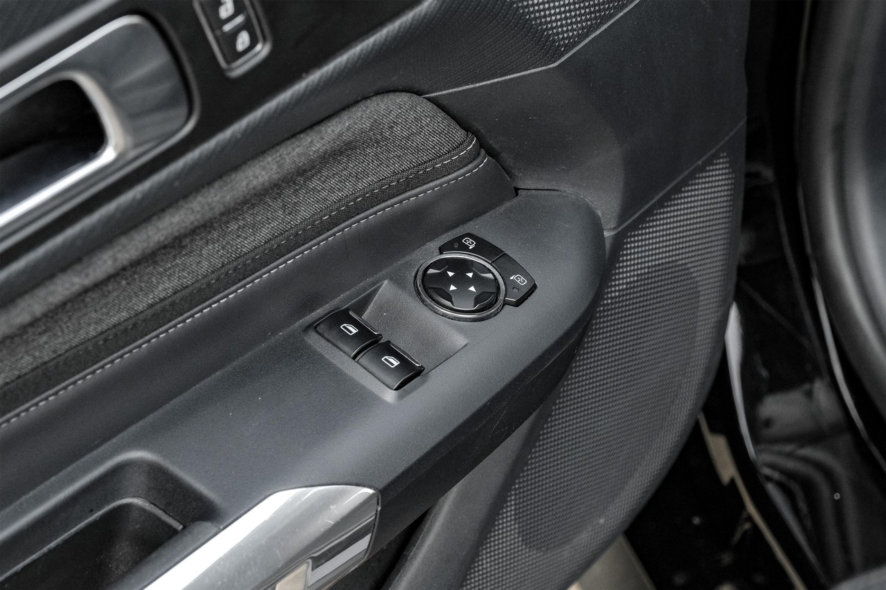 Ford Mustang Vehicle Main Gallery Image 41