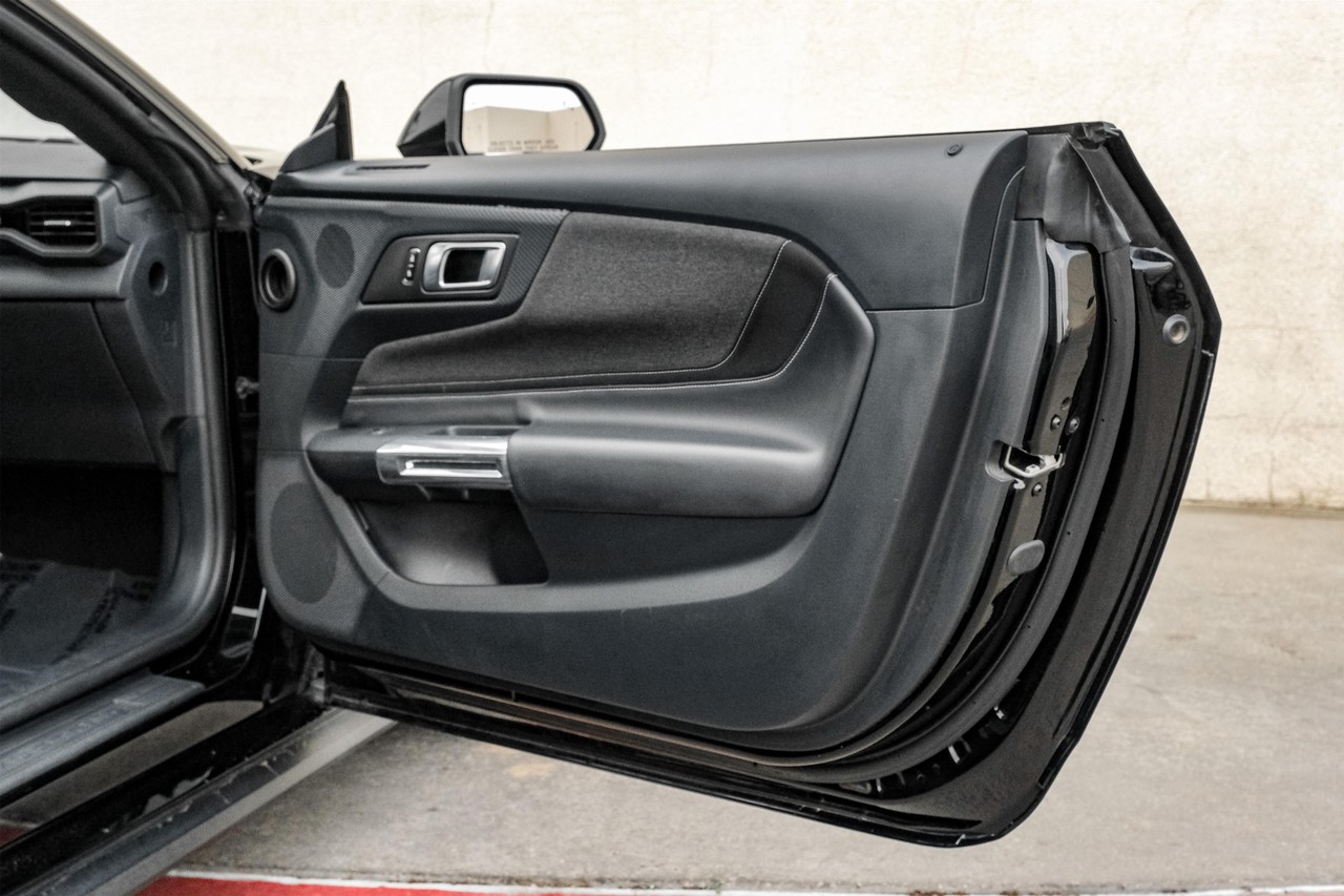 Ford Mustang Vehicle Main Gallery Image 42