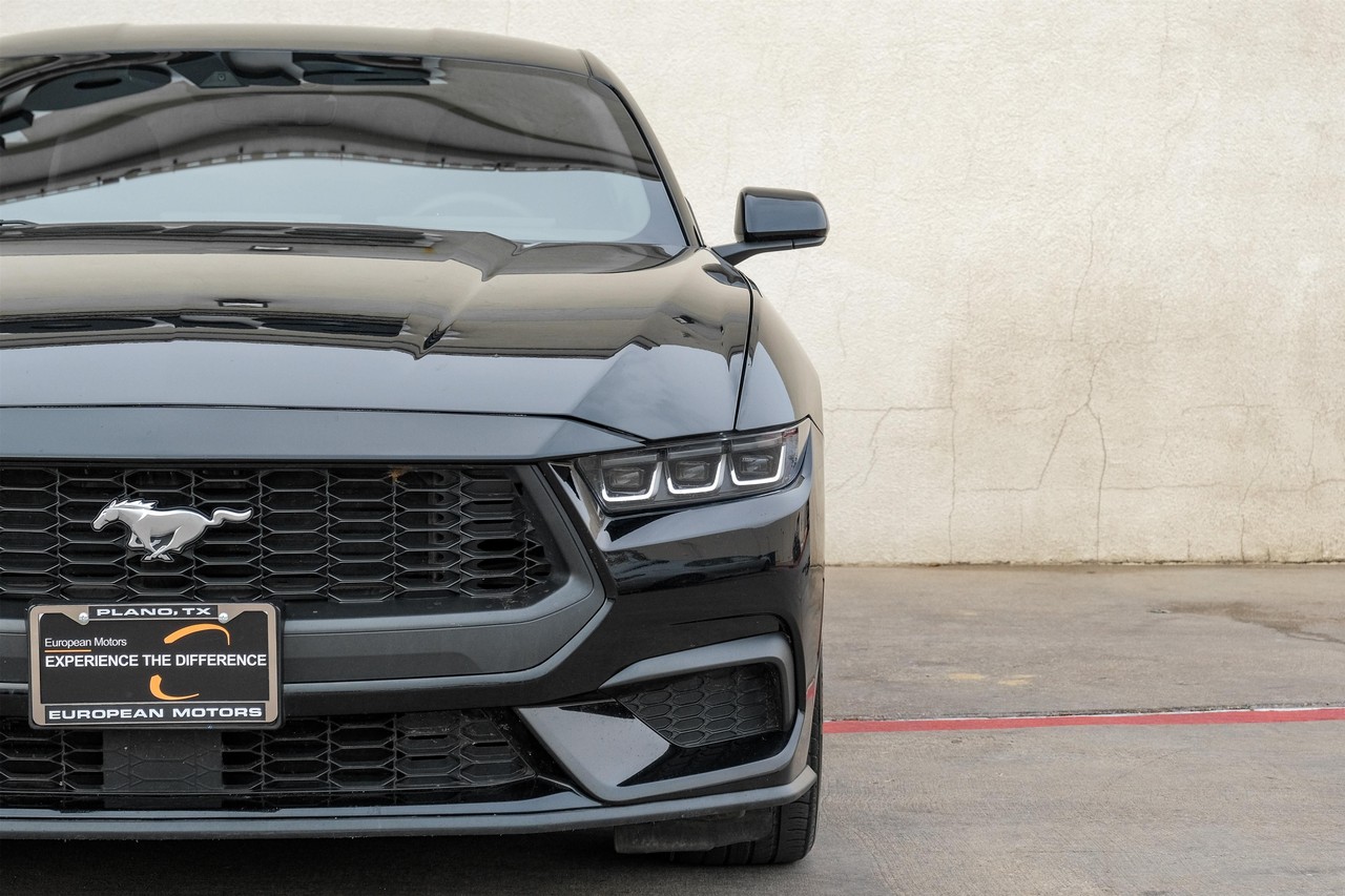 Ford Mustang Vehicle Main Gallery Image 43